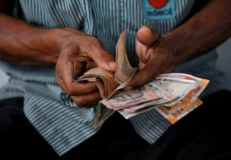 Rupee Struggles Ahead of Powell's Remarks and US Inflation Data