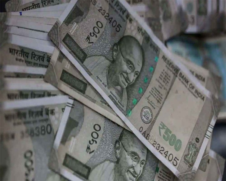 Rupee Falls Beyond 84 Against US Dollar as FPIs Exit Equities and Oil Prices Surge